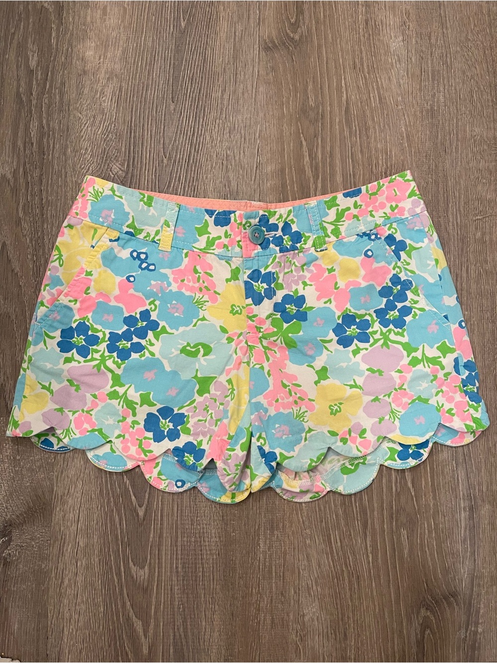 Lilly Pulitzer Scallop Hem Women’s Shorts - size 2